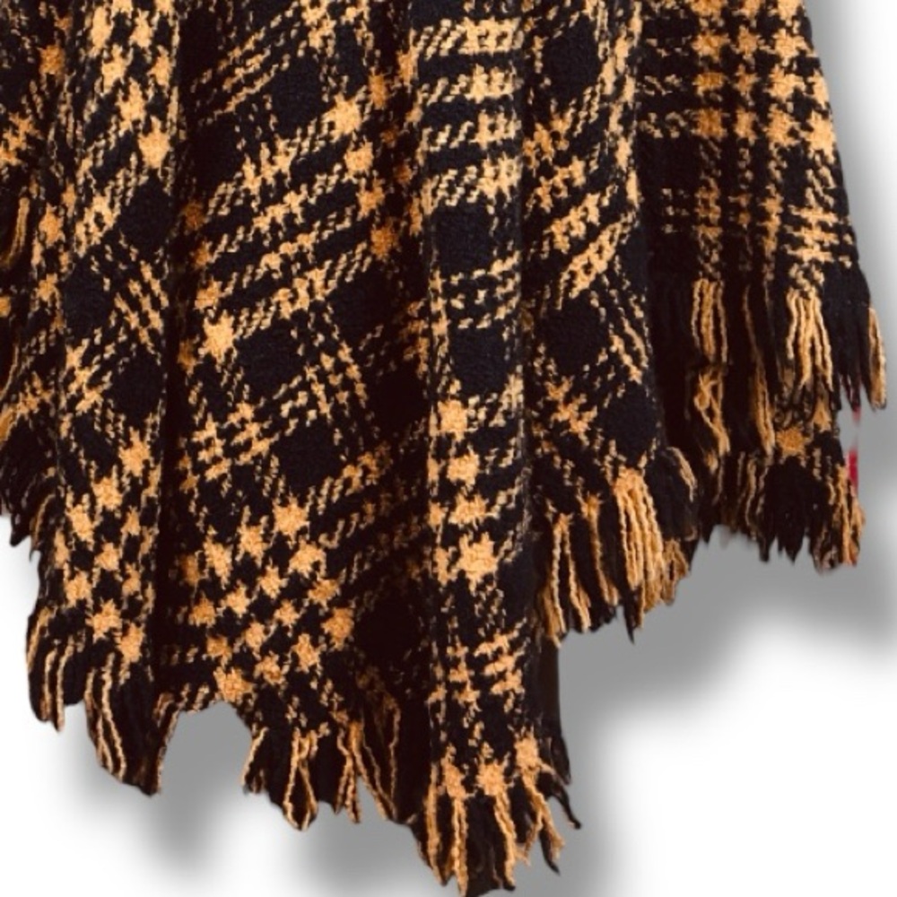 Boyne Waller Weavers Irish Wool Plaided Poncho Wrap In Black / Yellow – One Size - Picture 4 of 11